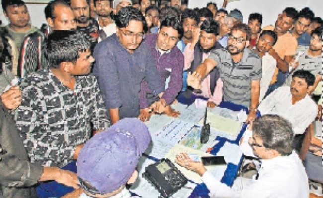 तितली ने रोका रास्ता, तो हावड़ा से ही लौटी अंग एक्स, टिकट रिफंड को ले काउंटर पर तोड़फोड़