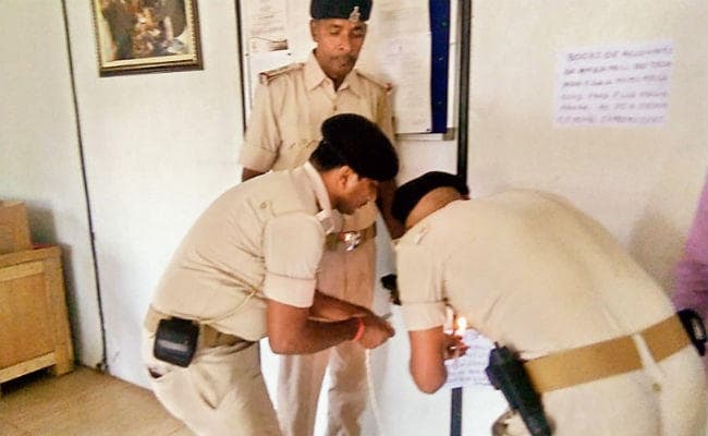 बक्सर : आम्रपाली ग्रुप की कंपनियों को पुलिस ने किया सील