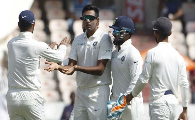INDvsWI second test : कुलदीप-उमेश ने लिये तीन-तीन विकेट, वेस्टइंडीज के 7/295 रन