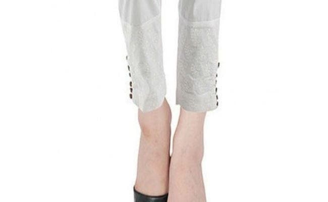 इस दुर्गा पूजा अलग दिखने की होड़: युवतियों में सिगरेट पैंट और कुरती का क्रेज