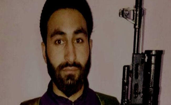 एएमयू में आतंकवादी मन्नान वानी की नमाज-ए-जनाजा पढ़ने की कोशिश, तीन छात्र निलंबित