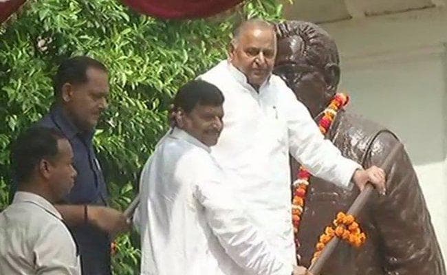 शिवपाल को मायावती का बंगला आवंटित होने पर कांग्रेस ने कहा- भाजपा ने दिया इनाम