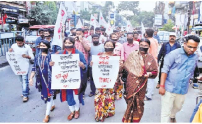 सुकृति की रिहाई के लिए सड़क पर उतरे वामपंथी, सीएम का पुतला जलाने पर झूठे मामले में फंसाने का आरोप