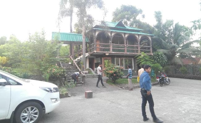 VIDEO: जलपाईगुड़ी में रिसोर्ट और चाय बागान समेत एनोस एक्का की 64 संपत्तियां सील, ED की टीम ने की कार्रवाई