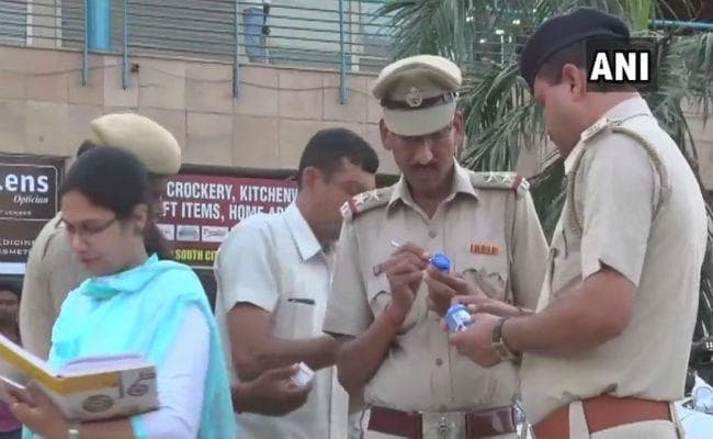 Video : गुड़गांव में गनमैन ने जज की पत्नी और बेटे को मारी गोली, हालत नाजुक