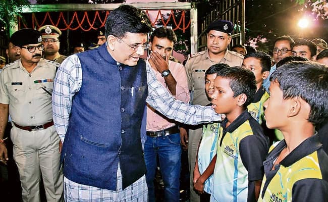 रांची : केंद्रीय कोयला और रेल मंत्री पीयूष गोयल पहुंचे जेएसएसपीएस, कैडेट्स को किया प्रोत्साहित