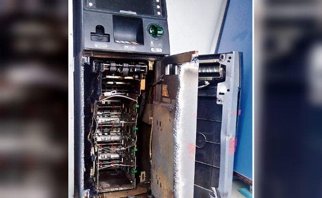 इचाक : एटीएम काट कर 34.16 लाख की चोरी