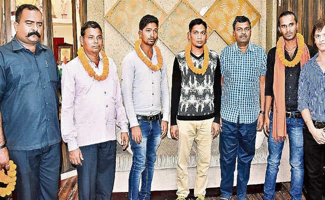 रांची : मंत्री चंद्रप्रकाश की कोशिशों से लौट रहे हैं मलयेशिया में फंसे मजदूर, जानें