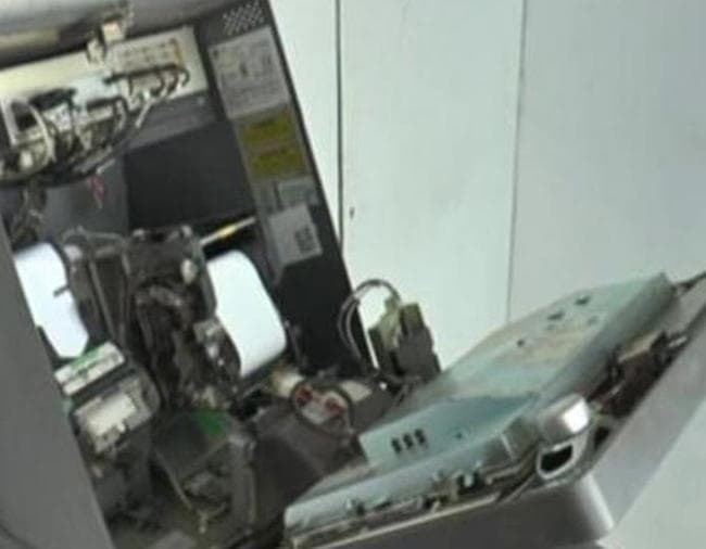 पटना : एटीएम काट रहे अपराधियों की पुलिस से मुठभेड़, गैस कटर छोड़कर भागे