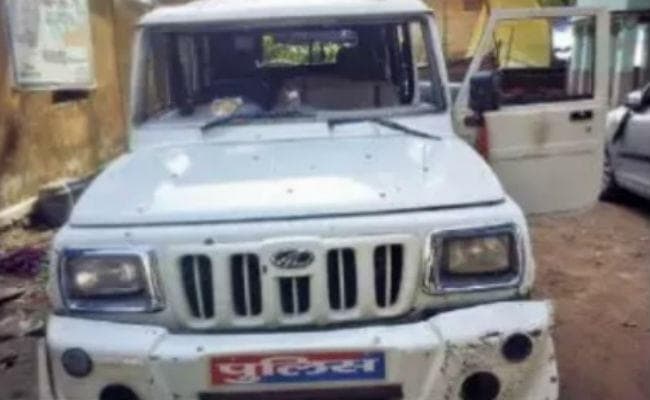 गांव वालों ने पुलिस को दौड़ा-दौड़ा कर पीटा, चार घायल