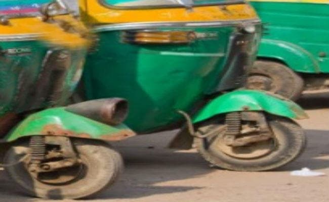 ऑटो चालक के बैंक खाते से 300 करोड़ का लेनदेन, एफआईए ने किया तलब