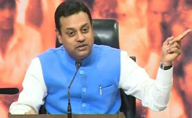 सिद्धू के पाक प्रेम पर बोली भाजपा, इमरान कैबिनेट में शामिल होने के लिए प्रयास करें