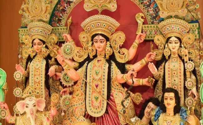 पूजा के उत्साह में डूबा शहर