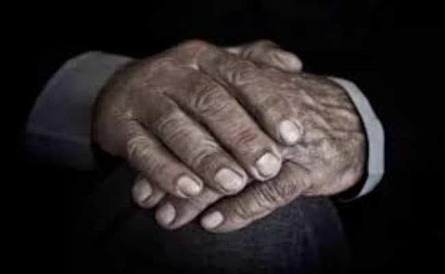 अपनों से तिरस्कृत बुजुर्गों को मिला आश्रय, डिमडिमा निवासी साजू 13 पुरुष-महिलाओं का कर रहे पोषण