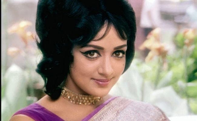 B''Day: हेमा मालिनी संग समय बिताने के लिए सेट पर कुछ ऐसा करते थे धर्मेंद्र, जानें ये खास बातें