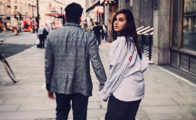 PHOTO: इस एक्‍ट्रेस से दिल लगा बैठे हैं फरहान अख्‍तर, खुद किया इजहार