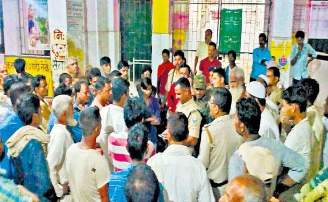 सिगरेट पी रहे युवक को बुला कर मारी गोली