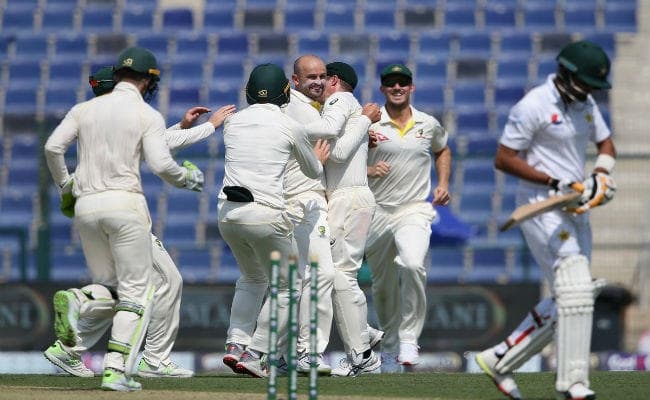 #PakvsAus : लियोन ने तोड़ी पाकिस्तान की कमर, छह गेंदों पर लिये चार विकेट