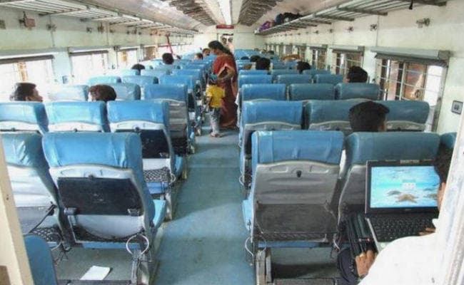 यात्रीगण कृपया ध्यान दें : अब चलती ट्रेन में भी दर्ज करा सकेंगे FIR, जानें कैसे