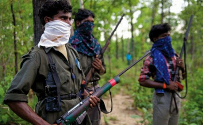 माओवादियों तक सूचना व लेवी पहुंचाने वाले दो नक्सली गिरफ्तार, हथियार व गोली बरामद