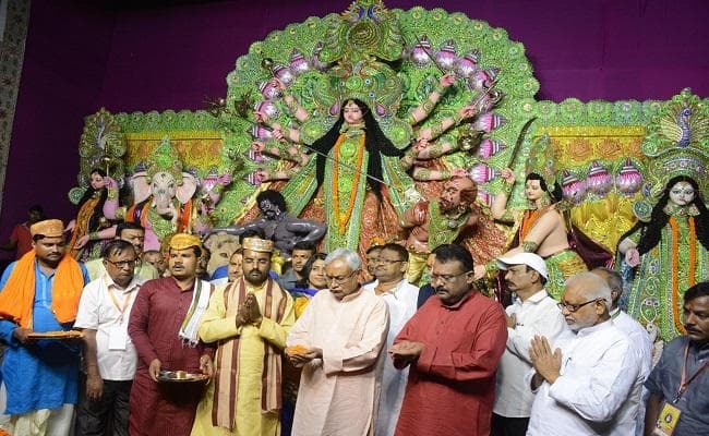 नीतीश कुमार ने की राज्य की शांति एवं समृद्धि के लिए मां दुर्गा की पूजा अर्चना