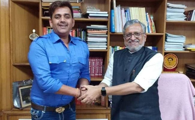 बिहार के Dy CM सुशील मोदी से भोजपुरिया सुपरस्टार रवि किशन ने की मुलाकात, जानें क्या बात हुई...