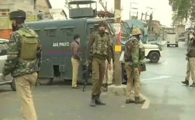 #Kashmir : तीन लश्कर के टॉप आतंकी को सुरक्षाबलों ने महज आधे घंटे में मार गिराया, एक जवान शहीद