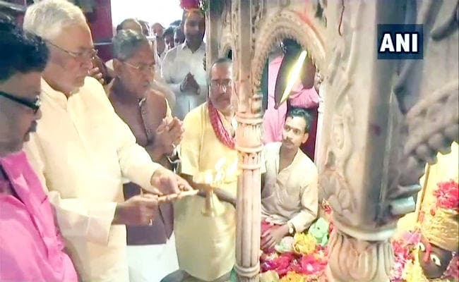 महाअष्टमी पर CM नीतीश पहुंचे छोटी पटनदेवी, मां दुर्गा की पूजा अर्चना कर राज्य की शांति एवं समृद्धि की कामना की