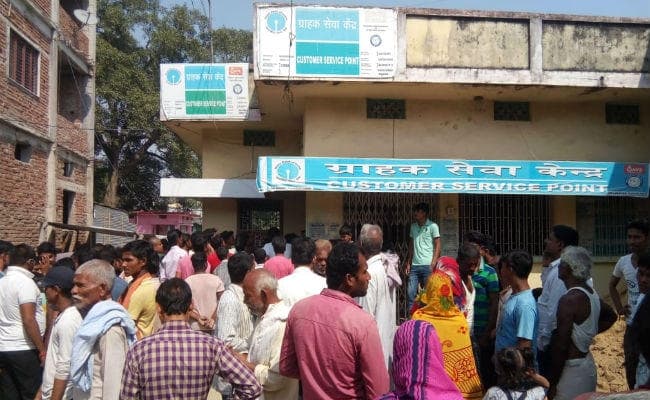 सीएसपी संचालक समेत दो को गोली मार 5 लाख की लूट