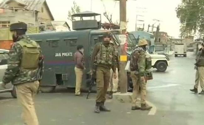 J-K : सेना और पुलिस ने आधे घंटे में तीन शीर्ष लश्कर कमांडरों को मार गिराया, मुठभेड़ में एक जवान शहीद