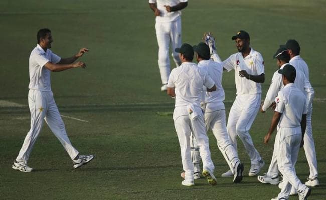 अब्बास और आसिफ ने आस्ट्रेलिया को झकझोरा, दिया करारा झटका