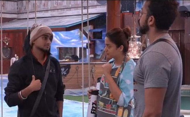 Bigg Boss 12: श्रीसंत ने दीपक ठाकुर के नाम पर थूका, फिर कही यह बात...