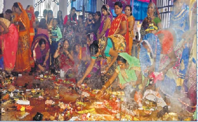 भक्ति व उल्लास में डूबा शहर : कहीं भोग का किया गया वितरण, तो कहीं सांस्कृतिक कार्यक्रम का हुआ आयोजन