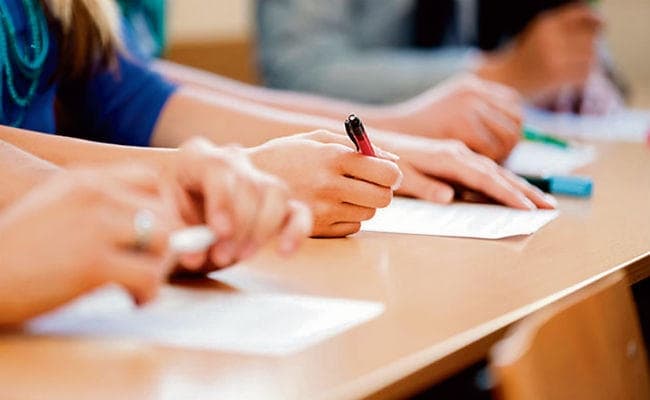 पटना : प्राइवेट स्कूल प्रतियोगिताओं व फेयर के नाम पर काटते हैं अभिभावकों की जेब