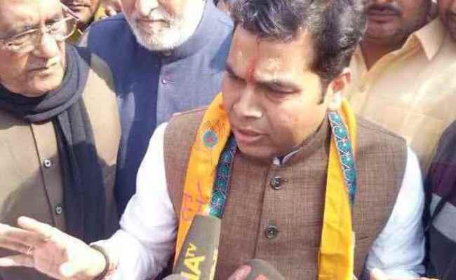 योगी सरकार के मंत्री ने कहा - राम मंदिर निर्माण में संसद का विकल्प चुनना चाहिए