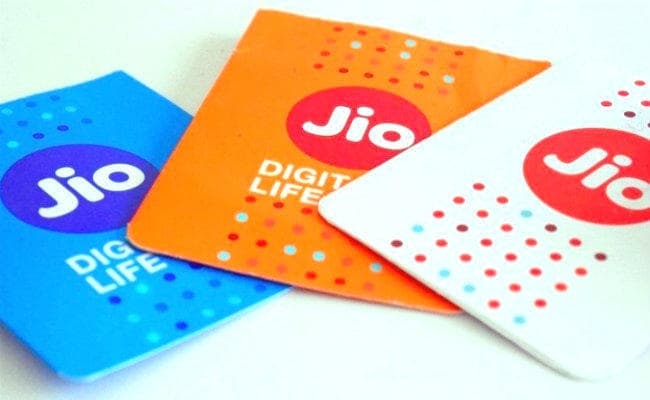 Reliance Jio का दिवाली धमाका : एक साल तक फ्री डेटा, वॉइस कॉलिंग और रिचार्ज पर 100% Cashback