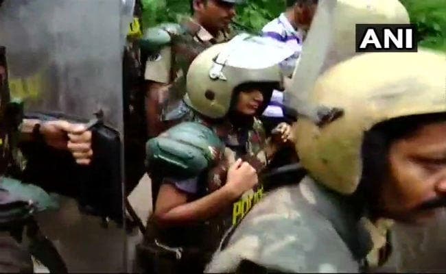 आज फिर एक महिला पत्रकार ने सबरीमला पहाड़ी की चढ़ाई शुरू की