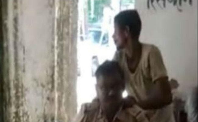 बिहार : कैमूर के थाने में दारोगा का ''''मसाज पार्लर'''', एसपी ने किया सस्पेंड