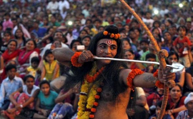 Dussehra 2018 : परेशान पतियों ने दशहरा पर सूर्पणखा का पुतला जलाया