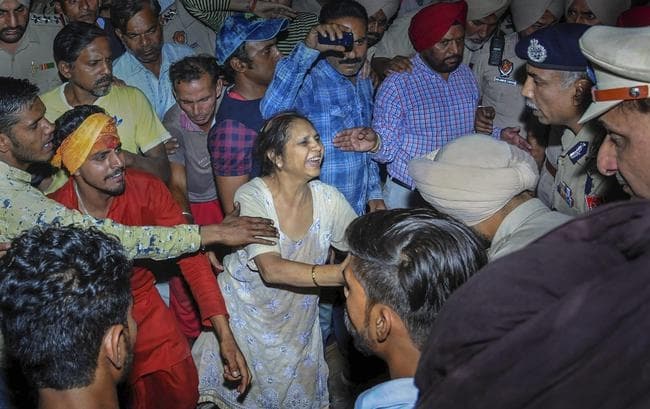 अमृतसर हादसा : रेलवे ने जारी किया हेल्पलाइन नंबर, PM मोदी ने की मुआवजे की घोषणा