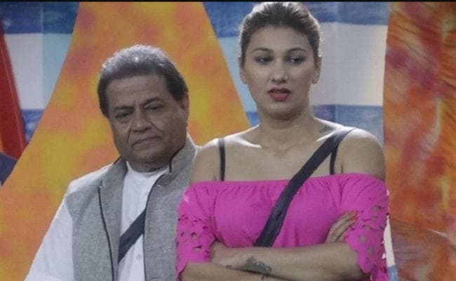 Bigg Boss 12 : अनूप जलोटा से पहले इस सिंगर संग रिश्‍ते में थी जसलीन मथारू, ऐसे हुआ खुलासा