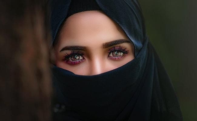 पाक : सॉफ्टवेयर कंपनी में हिजाब पहनने वाली महिलाओं की नौकरी पर खतरा!