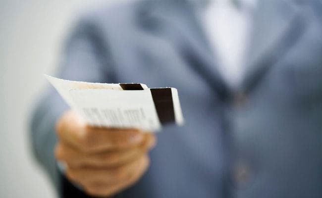 दीपावली में आसमान छूने लगी हवाई टिकटों की कीमत, दिल्ली का चार व लखनऊ का छह गुना तक बढ़ा हवाई किराया