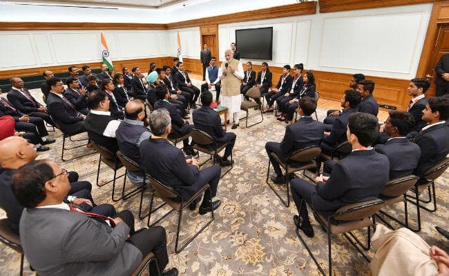 युवा ओलंपिक खेलों के पदकधारियों से मिले पीएम मोदी, कहा, युवा शक्ति पर गर्व