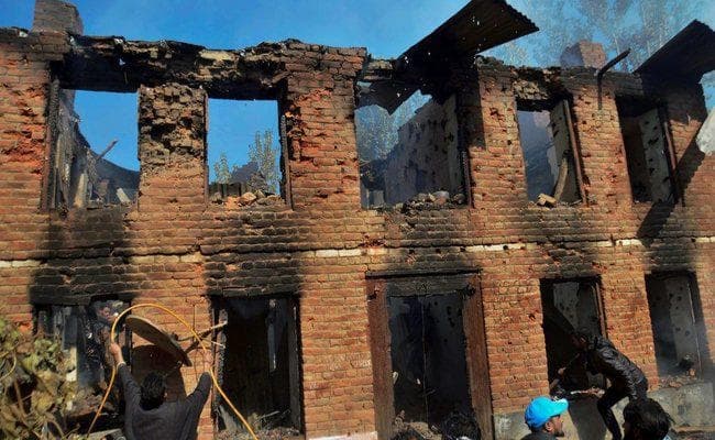 जम्मू-कश्मीर : रजौरी व कुलगाम में सेना के साथ मुठभेड़ में पांच आतंकी ढेर, तीन जवान भी शहीद