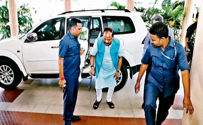 रांची : ... जब सीएम ने कपड़े का टुकड़ा उठा डस्टबीन में डाला