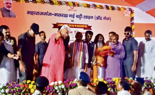 ...जब महाराजगंज-मशरख नयी रेललाइन पर दौड़ी ट्रेन