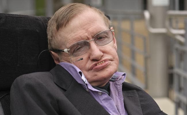 महान वैज्ञानिक स्टीफन हॉकिंग की व्हीलचेयर और थीसिस की होगी नीलामी