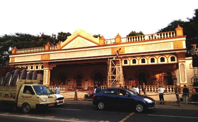 पश्चिम बंगाल : रेड रोड पर मेगा पूजा कार्निवल की तैयारियां पूरी