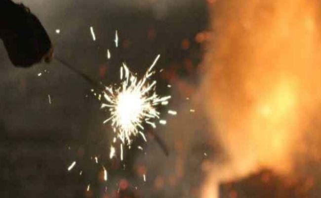 वायु प्रदूषण पर लगाम लगाने के लिए पटाखों पर देशव्यापी पाबंदी को लेकर सुप्रीम कोर्ट में सुनवाई आज